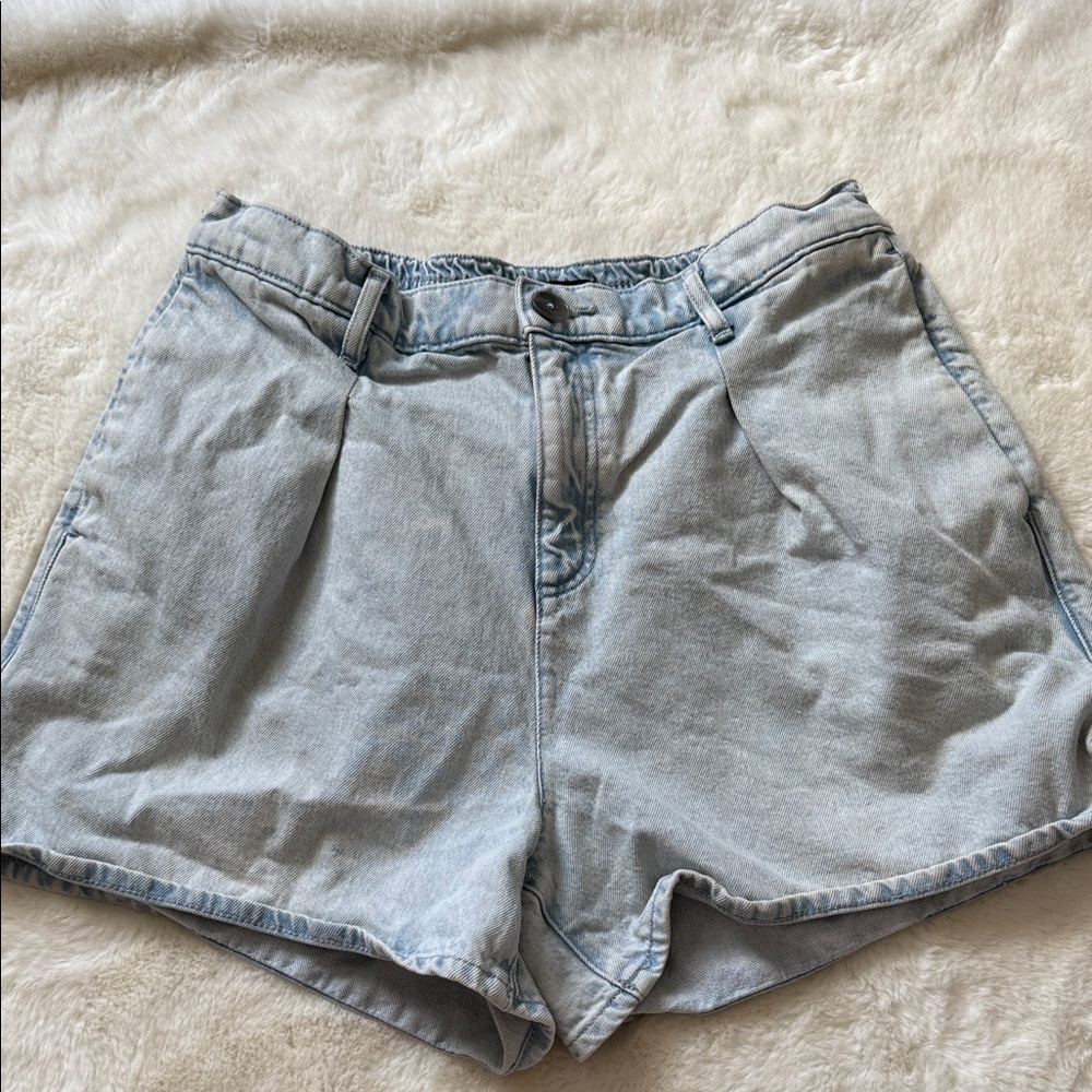 Express Light Wash Denim Pleated Shorts